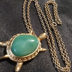 Vintage Avon Gold and Jade Green Turtle Pendant Necklace / Brooch
